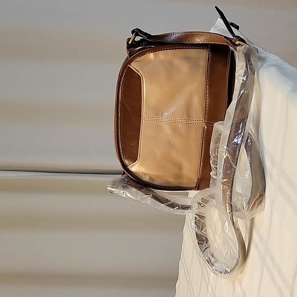 Tignanello NWT leather crossbody, Camel and tan - Picture 4 of 8